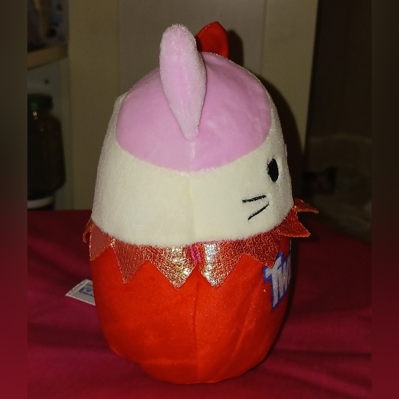 Karina Cat Twizzlers 6" Squishmallow Hershey - Picture 4 of 15